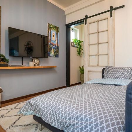 Arty Vintage Townhouse With Rooftop Shower & Sun Loungers Olhão Exterior photo