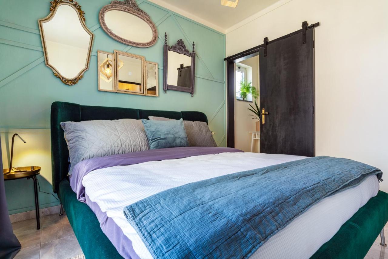 Arty Vintage Townhouse With Rooftop Shower & Sun Loungers Olhão Exterior photo
