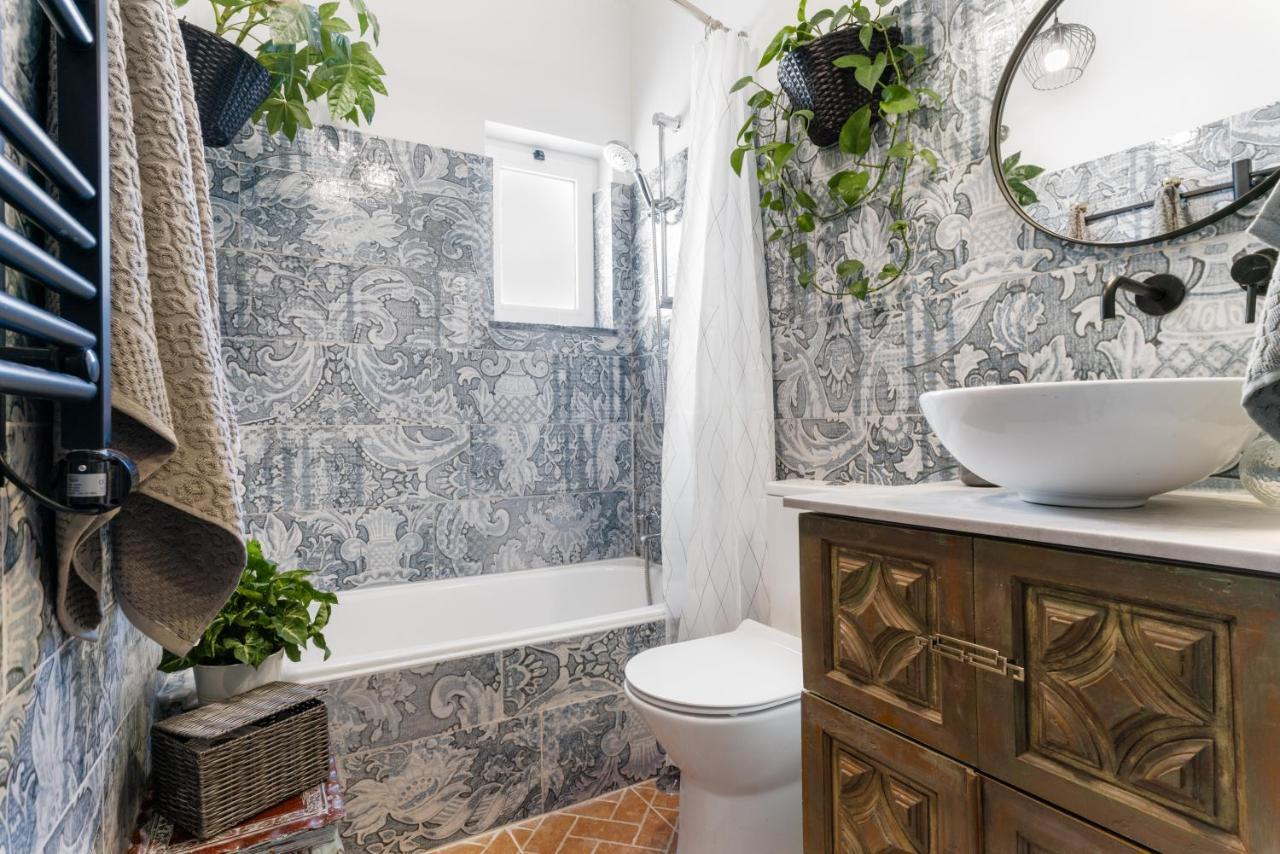 Arty Vintage Townhouse With Rooftop Shower & Sun Loungers Olhão Exterior photo