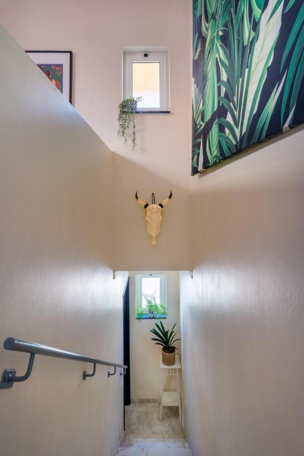 Arty Vintage Townhouse With Rooftop Shower & Sun Loungers Olhão Exterior photo