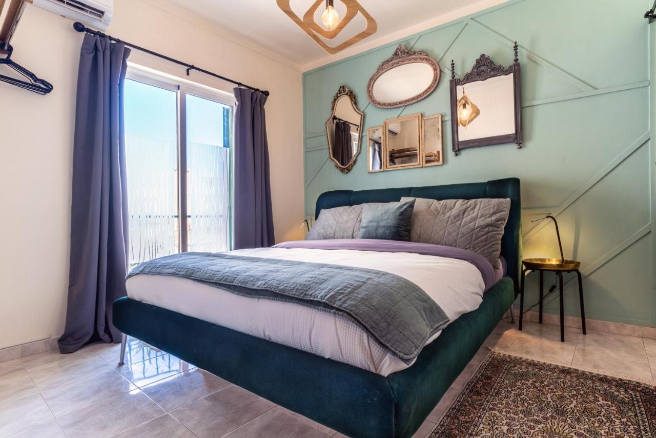 Arty Vintage Townhouse With Rooftop Shower & Sun Loungers Olhão Exterior photo