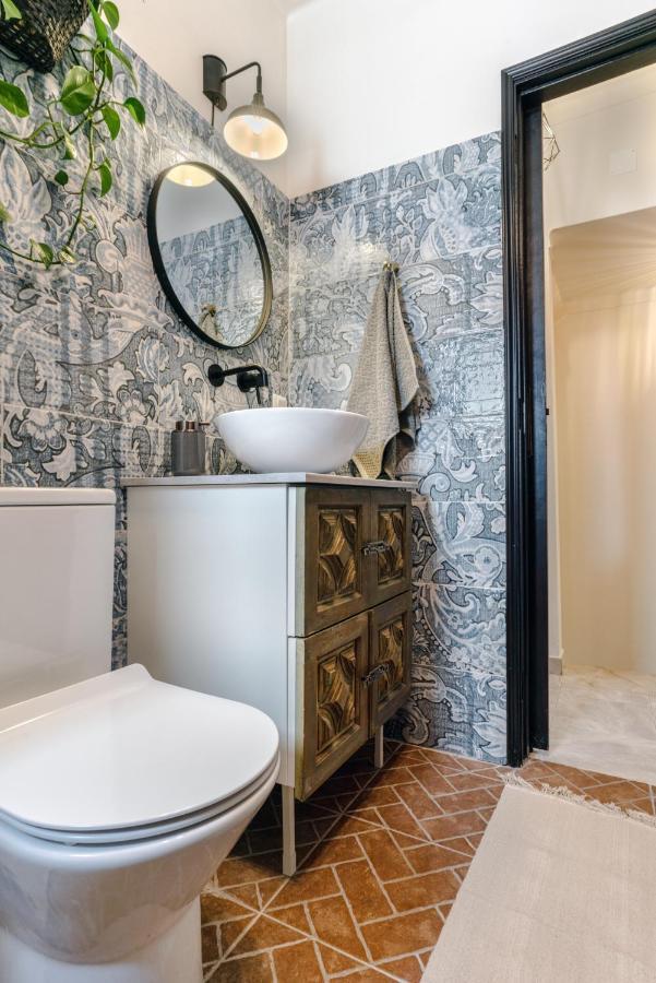 Arty Vintage Townhouse With Rooftop Shower & Sun Loungers Olhão Exterior photo